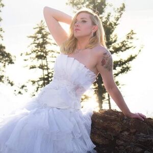 Elegant White Strapless Wedding Dress